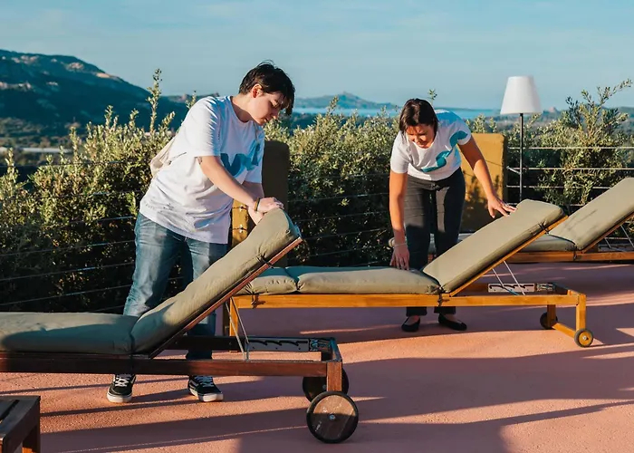 Sole Tra I Ginepri אולביה